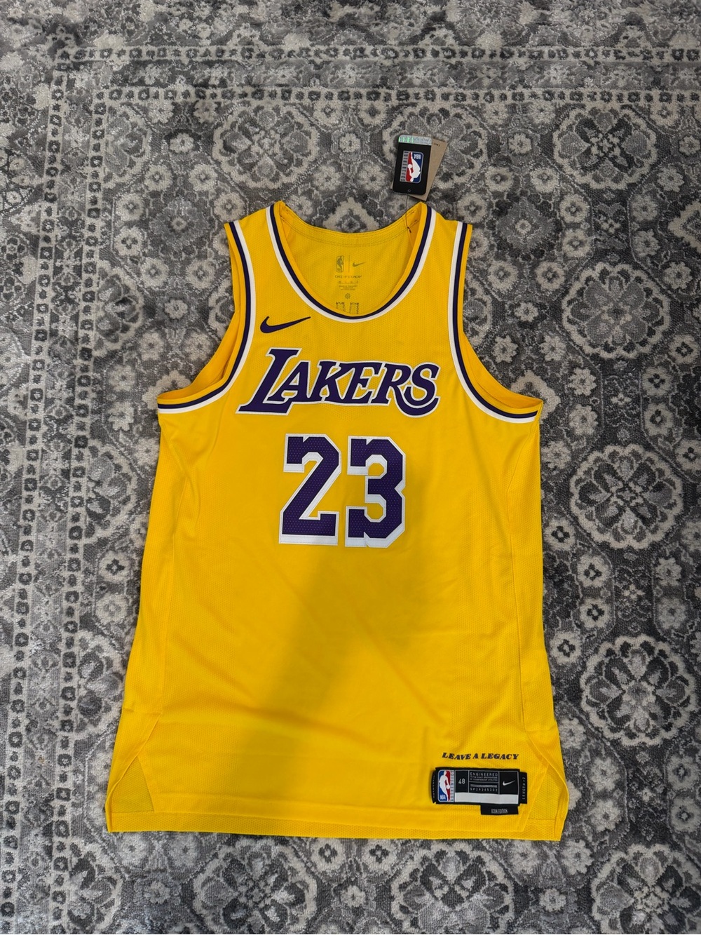 LeBron James Lakers Nike Authentic Jersey Gold #23 Size 48 - Picture 7 of 13